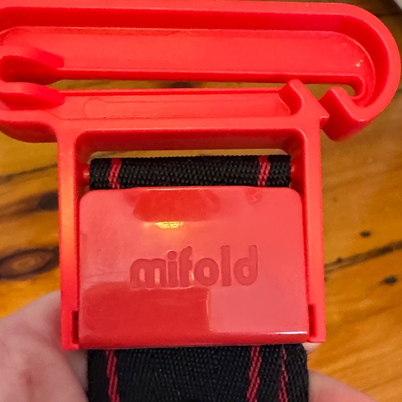 mifold portable lightweight booster seat - Picture 3 of 6